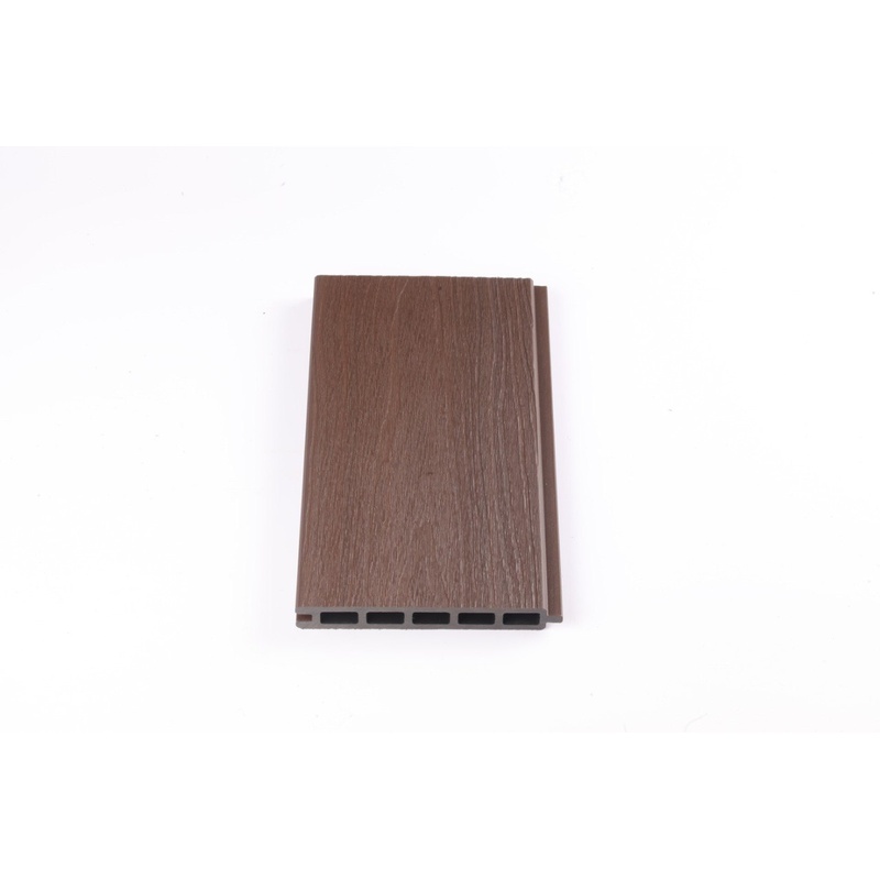 Valla de WPC elegante para exteriores con relieve 3D y acabado liso de vetas de madera, resistente a la intemperie, al por mayor.