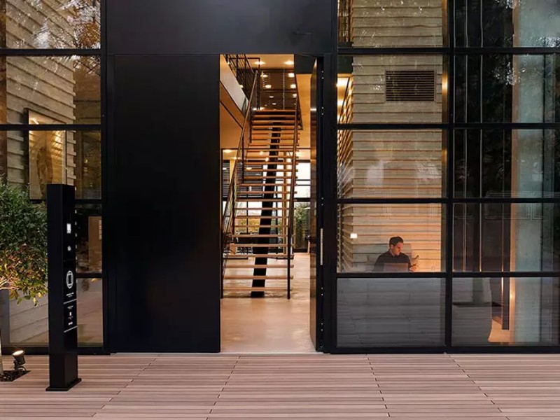 ¿Por qué los contratistas globales están reemplazando gradualmente los compuestos de primera generación por WPC coextruido en 2026?